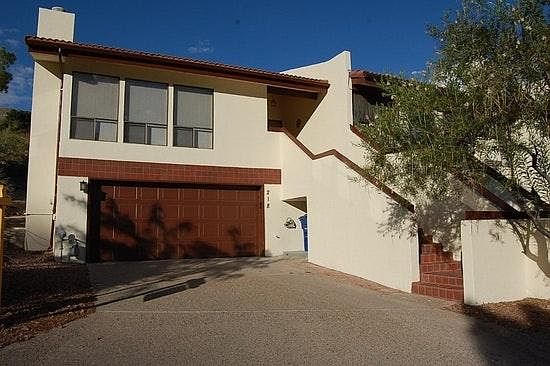 1st image of 220 Canyon Terrace Dr