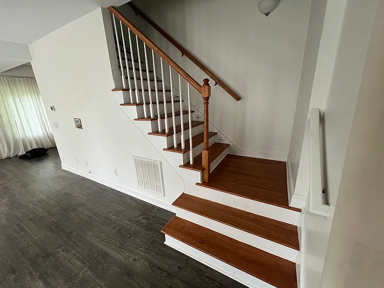 502 Queen St — Photo 7