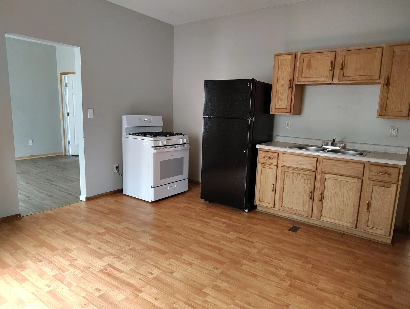 2425-27 W Greenfield Ave — Photo 4