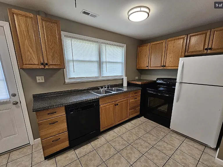 142 Maryville Cir — Photo 3