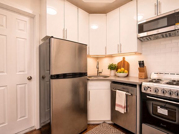 4th image of 15 Essex St APT 10