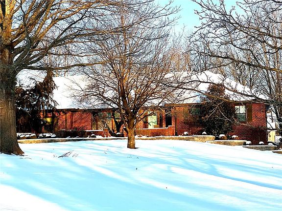 3rd image of 8987 Oak Country Ln