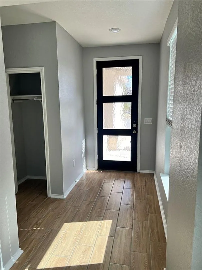 Del Valle Sundance Crossing / 4 bedrooms, 2 baths, 1 story home / Like New built 2021 / Refrigera... — Photo 3