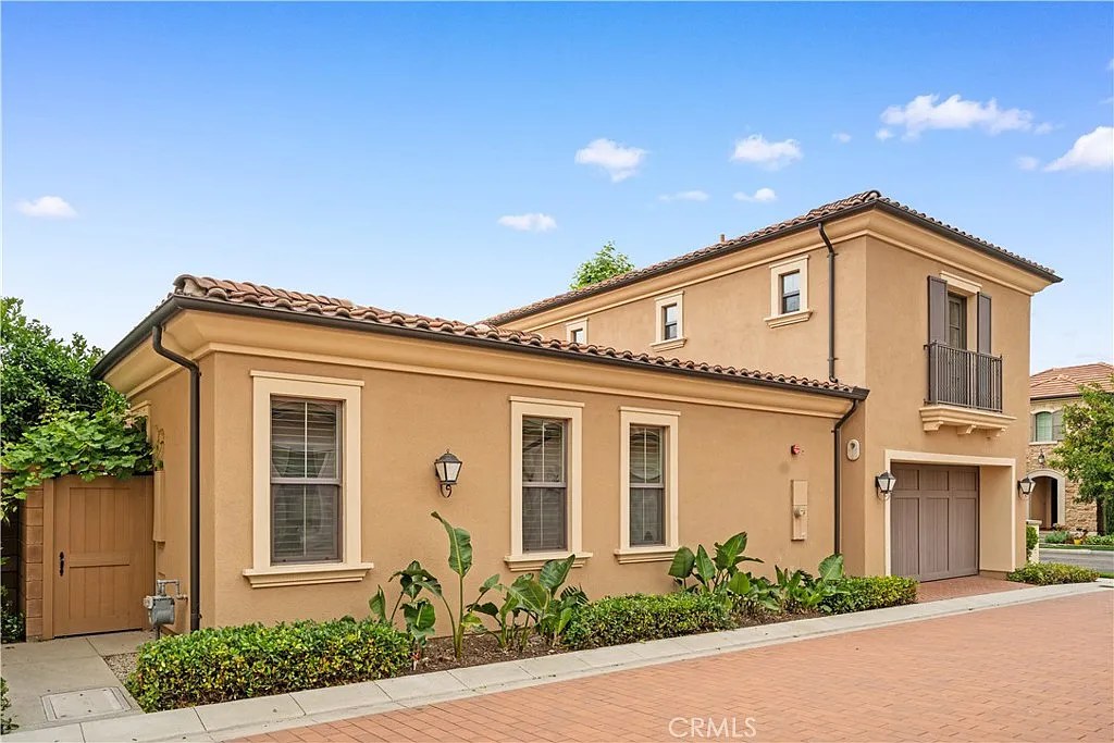 4 bed, 3.5 bath, 2274 sqft, $6,500 — Photo 1