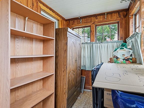 4th image of 71 Worthington St