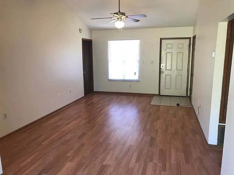 117 Stephens Ln — Photo 2