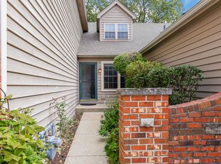 1277 Oakleaf Ct, Aurora, IL 60506