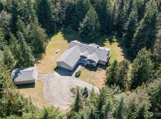 215 Alderview Dr, Port Angeles, WA 98362