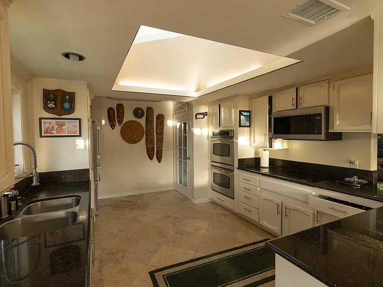 1050 Highland Dr — Photo 6