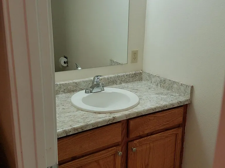 2190 Ohio St — Photo 8