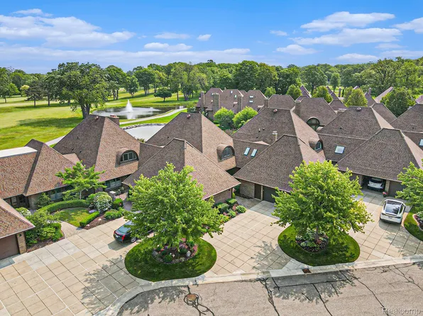 9095 S Saginaw Rd APT 10, Grand Blanc, MI 48439