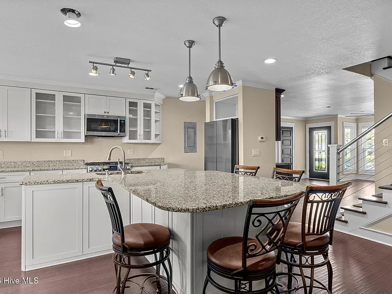 8711 Plantation Dr #302 — Photo 12