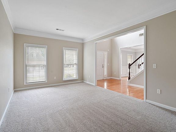 5th image of 113 Strasburg Dr