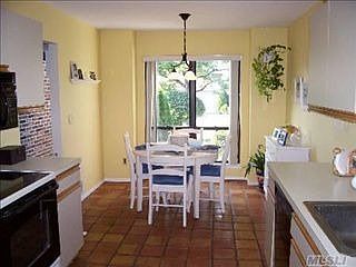 4th image of 74 S Pond Ln