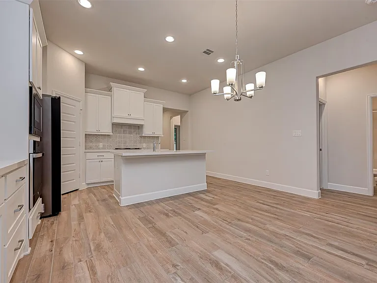 308 Mullins Ct — Photo 13