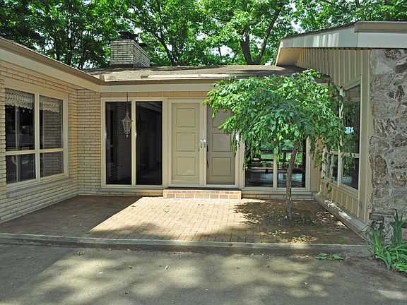 5th image of 560 Lake Dr