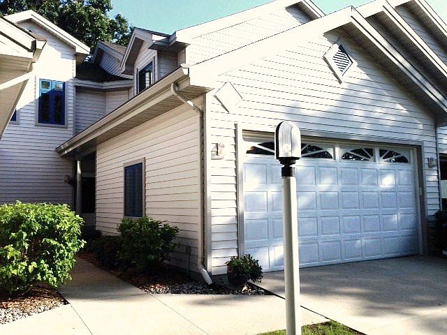 Contemporary center unit