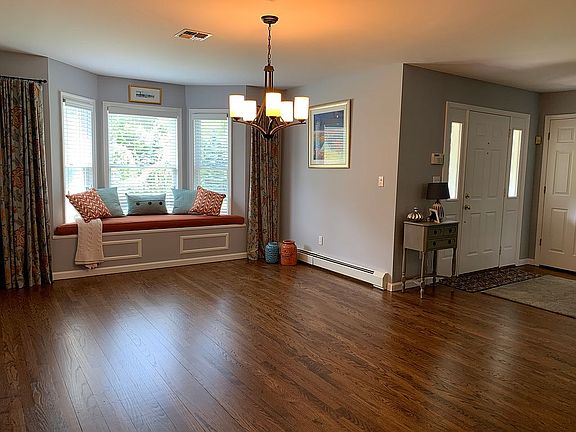 Dining room & Front door