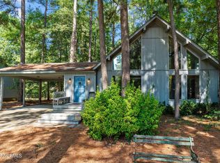 201 E Baywood Ln, Greenville, NC 27834