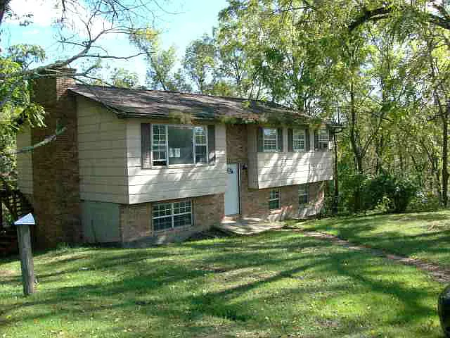 302 1/2 Maplewood Ln photo 1