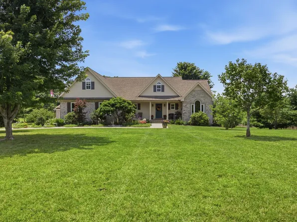 502 Fawn Ct, Burns, TN 37029