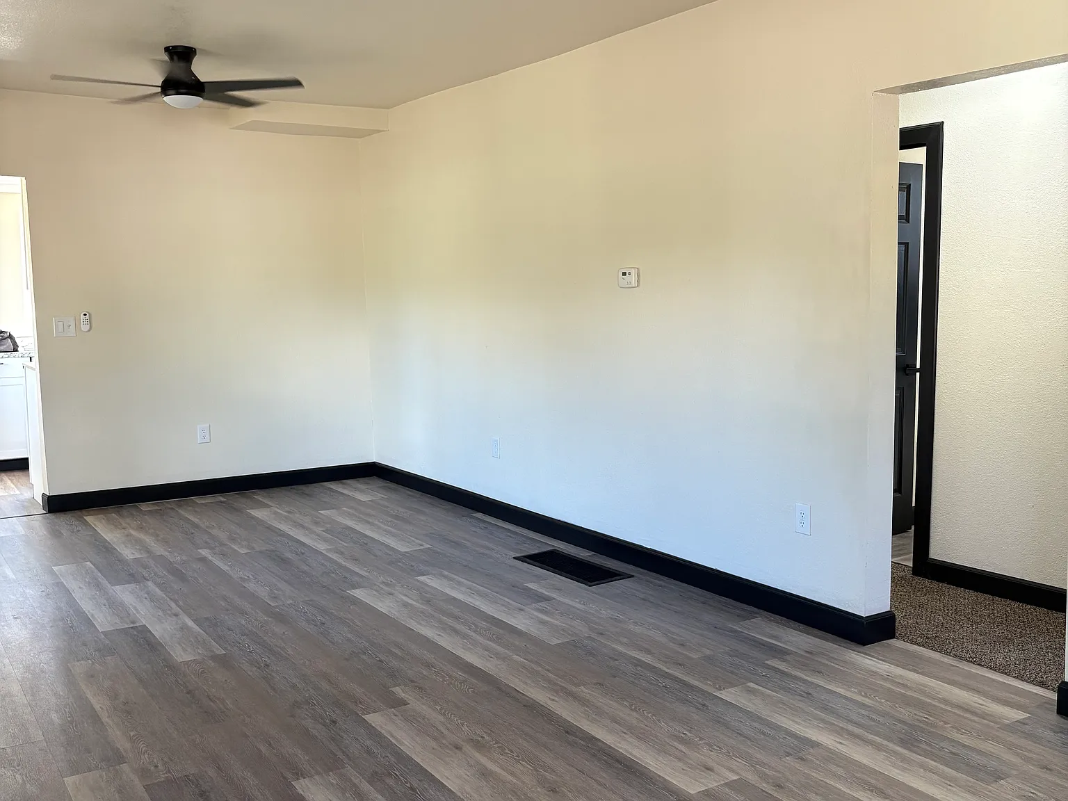 2 bed, 880 sqft, $1,300 — Photo 3