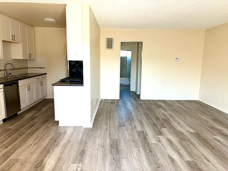 7530 Hampton Ave — Photo 4