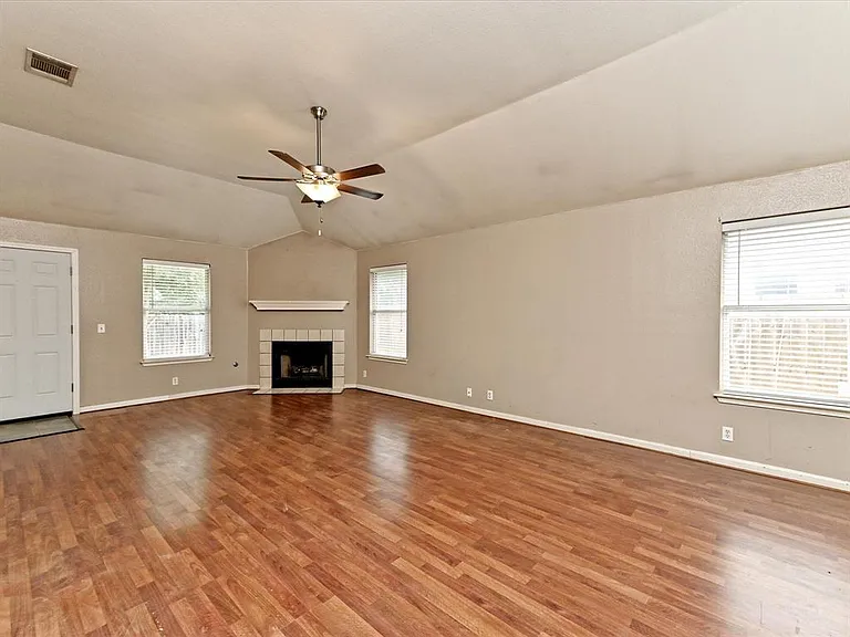 14700 Menifee St — Photo 9