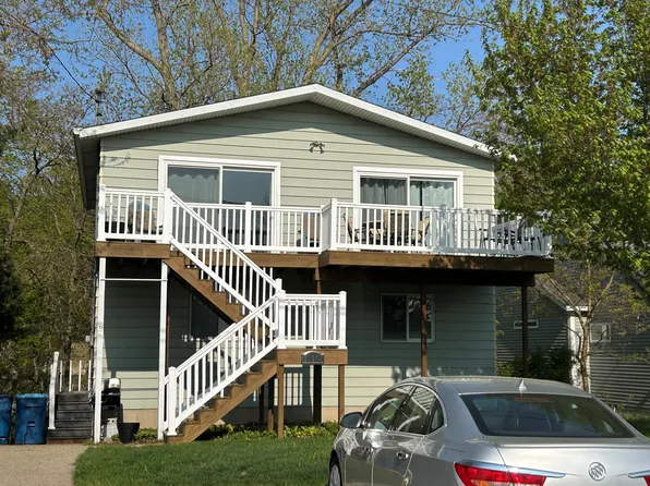 19142 N Shore Dr, Spring Lake, MI 49456