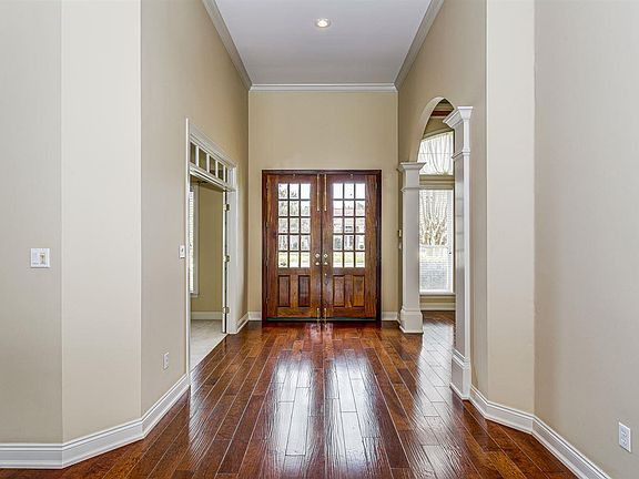3rd image of 1086 Kelton Blvd