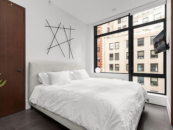 3rd image of 40 Broad St APT 14B