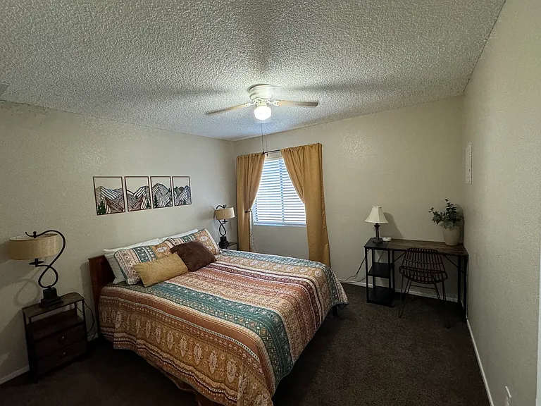 2304 E Jagerson Ave #D — Photo 8