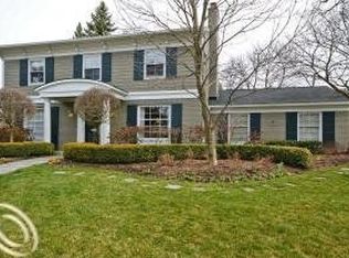 3590 Roland Dr, Bloomfield Hills, MI 48301