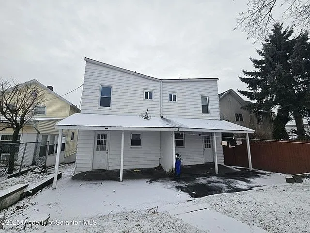 1045 Prescott Ave — Photo 2