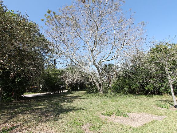 5th image of 2004 Montclair Dr