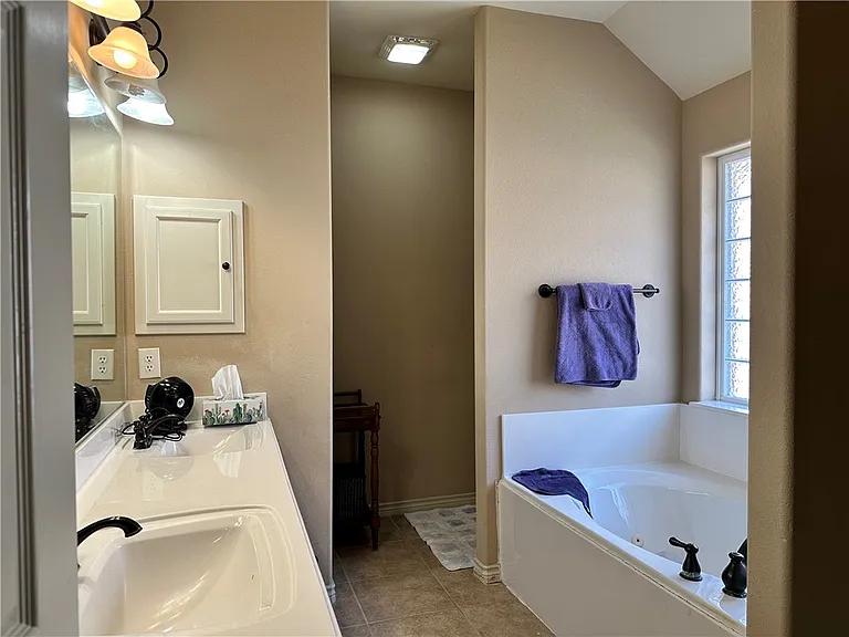3908 Tournay Ln — Photo 8