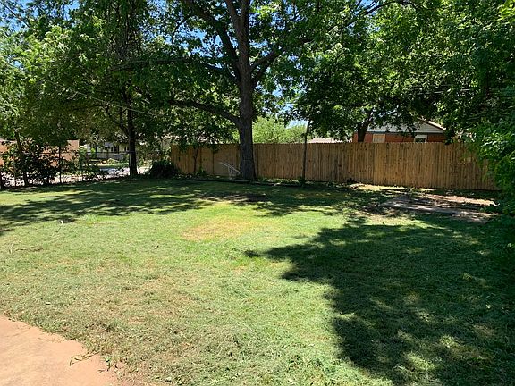 2nd image of 2500 NW 40th St