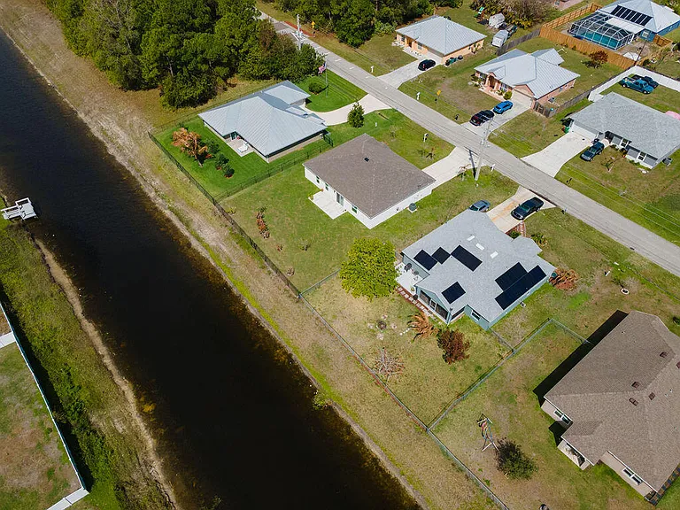 138 SW Carter Ave — Photo 9
