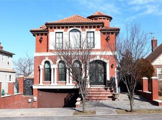 16655 20th Rd, Whitestone, NY 11357