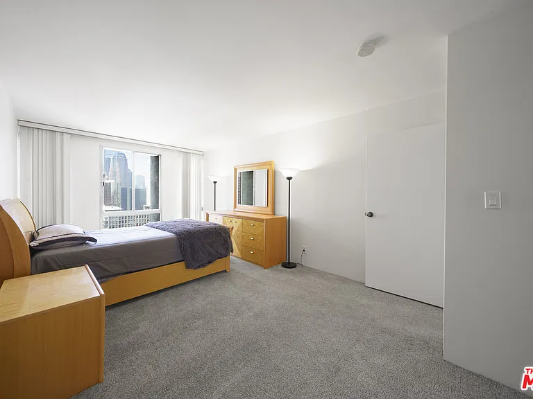 800 W 1st St #1807 — Photo 17