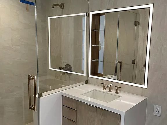 5th image of 3 Court Sq APT 1811