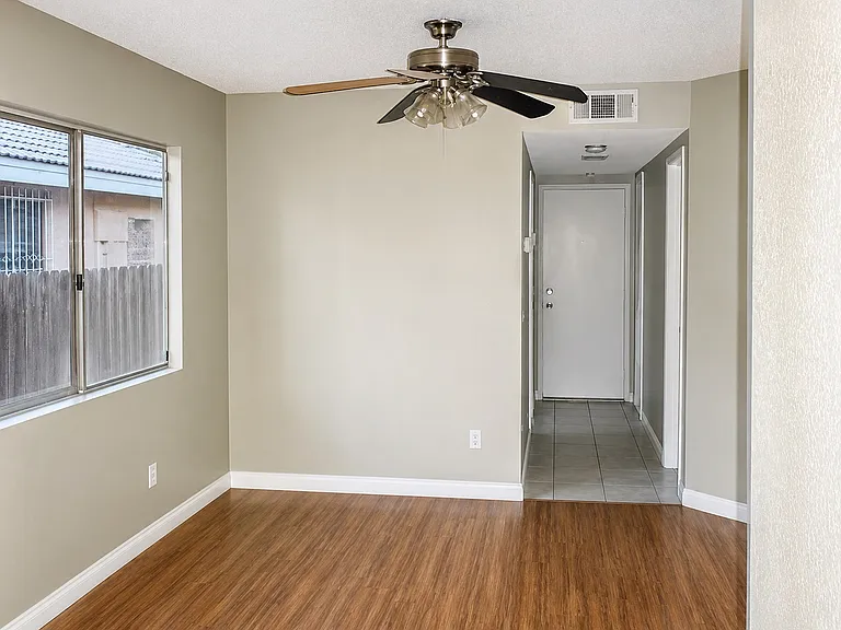 1000 Dolphin Dr — Photo 4