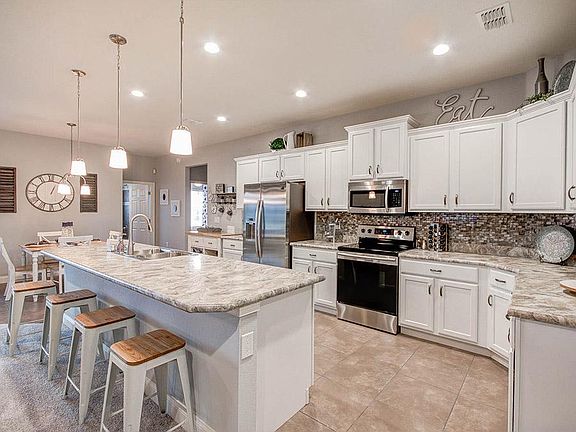 Your gourmet kitchen includes 36-in. cabinets, Samsung SS appliances, and more