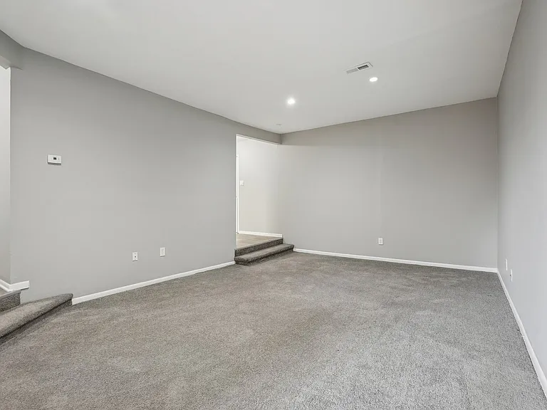 Aspen Apartments — Photo 18