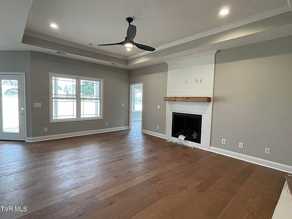 3rd image of 1388 Orchard View Ln