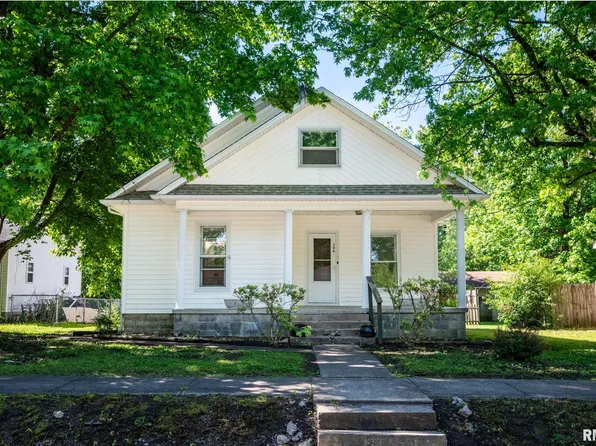 306 E 5th St, West Frankfort, IL 62896