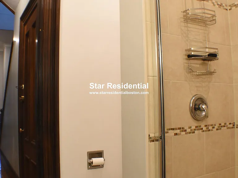 31 Fairfield St #201 — Photo 3