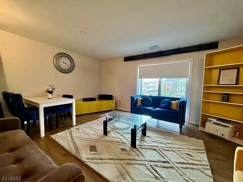 2 bed, 1.0 bath, $2,200 — Photo 4