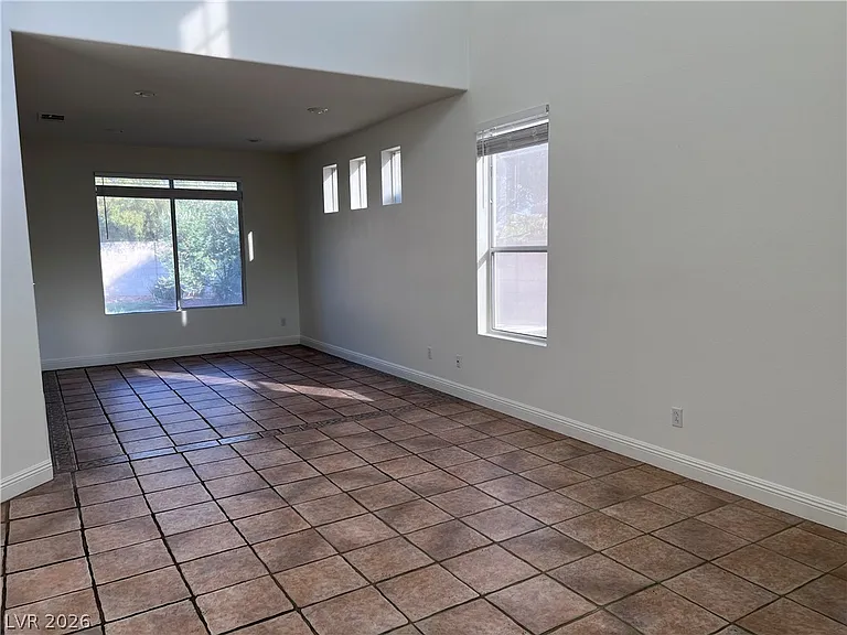 3031 Scenic Valley Way — Photo 4