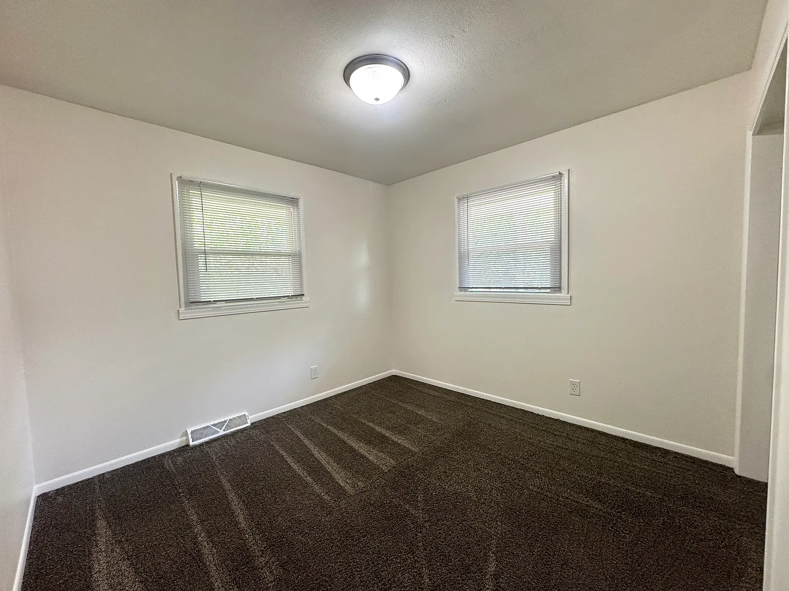 2 bed, 800 sqft, $1,400 — Photo 4